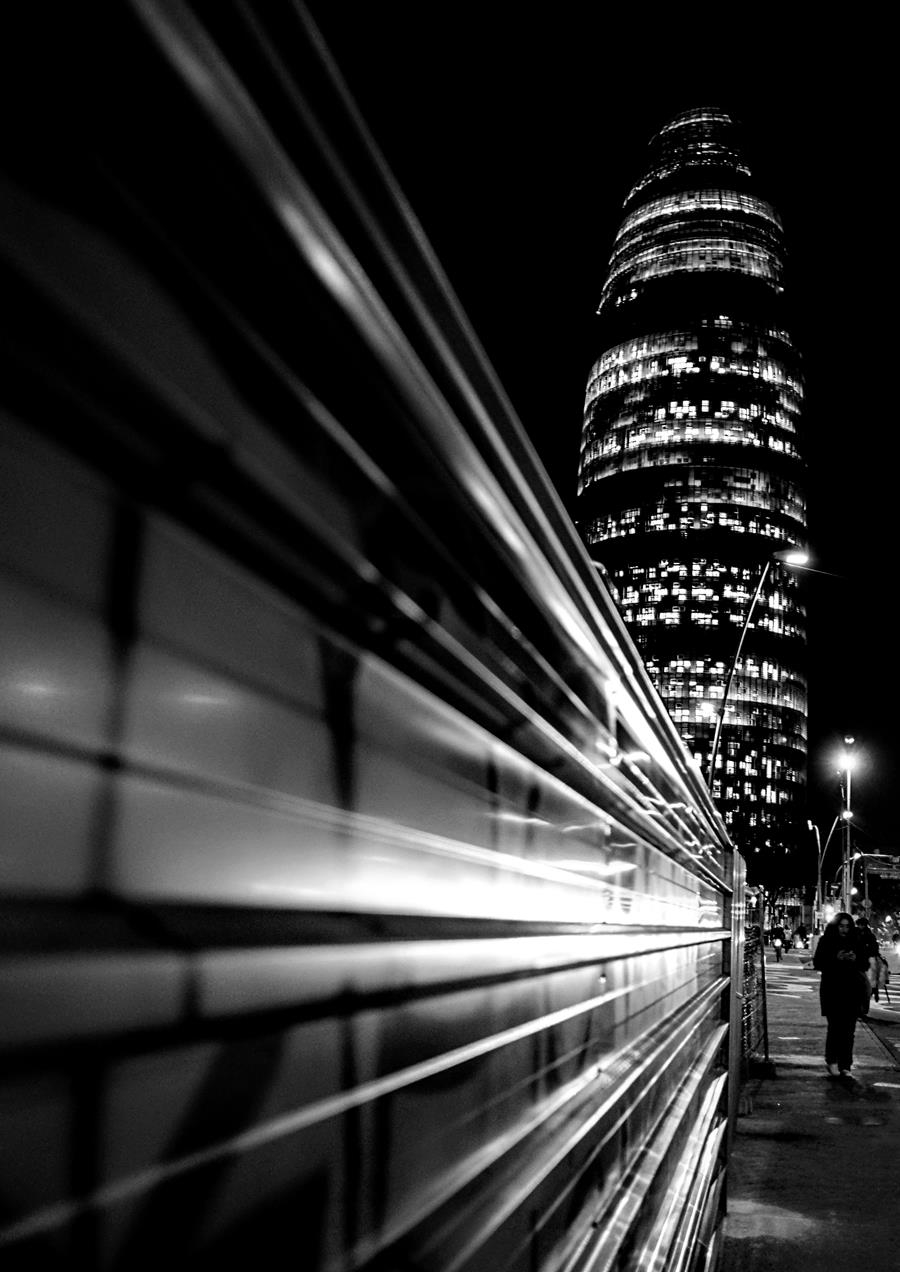 Torre Agbar - Barcelona  | 531081009 | Llibres.cat | Llibreria online en català | La Impossible Llibreters Barcelona